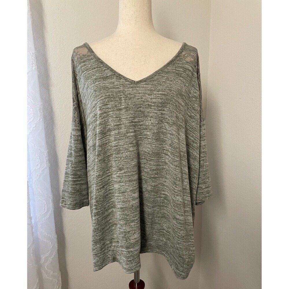 Torrid Super Soft Plush Top Size 2X Green Lace Shoulder Pullover V-Neck Cozy